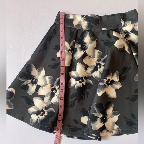 Hollister Navy White Floral Skater Skirt XS - Picture 5 of 7